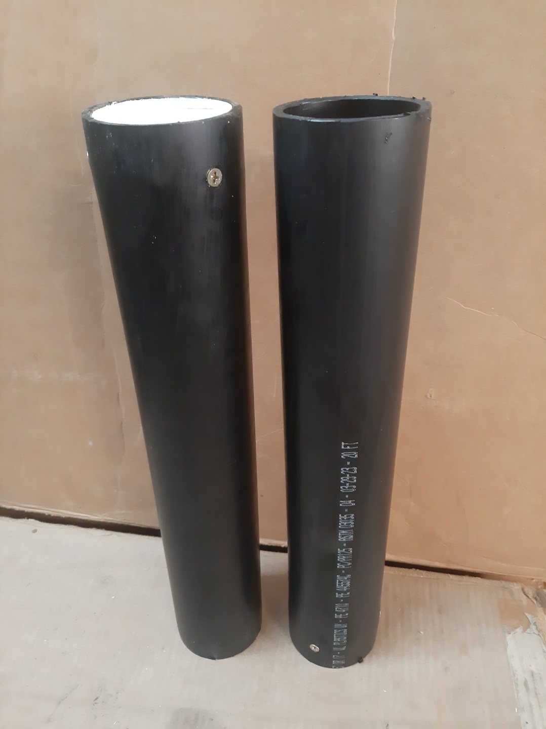 2.5" tube 16" long <br>1 1/2" plug
