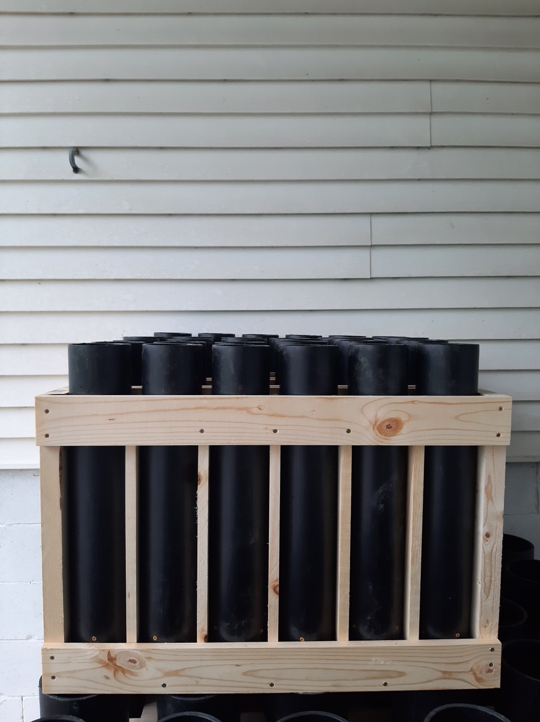 4" rack with 6 tubes, 24" long.<br> 3/4" divider between each tube